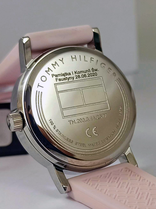 grawer na zegarku Tommy Hilfiger, pamiątka pierwszej komunii świętej